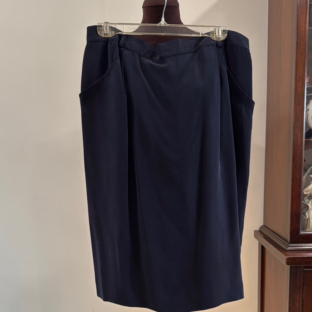 NWT Jones New York knee length button back silk skirt fully lined